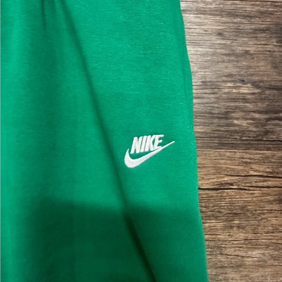 Nike Green Malachite Club Fleece Mens Jogger Sweatpants NWT - Picture 8 of 8